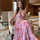 Halter-dekoltee kukkakuosisessa maxi-mekossa